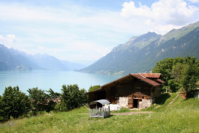 Berner Overland with historic property